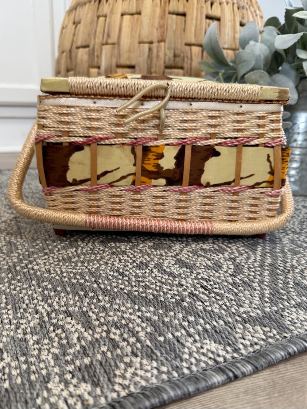 Vintage Handwoven Natural Wicker Sewing Basket Tree Branch Brown & Cream Pattern - Picture 6 of 9